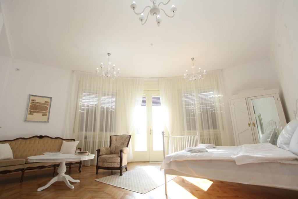 White Opera room 3