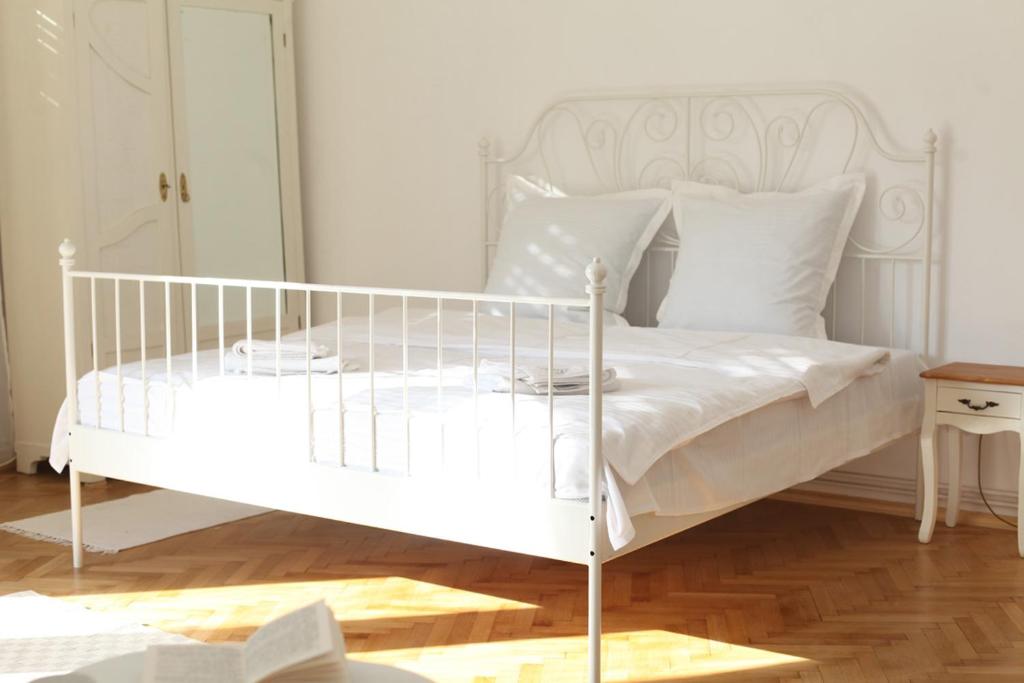 White Opera room 4