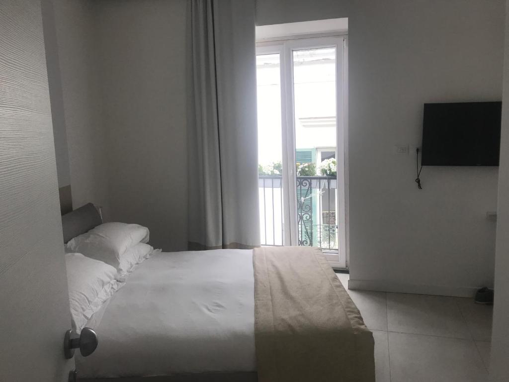 White 1903 room 4