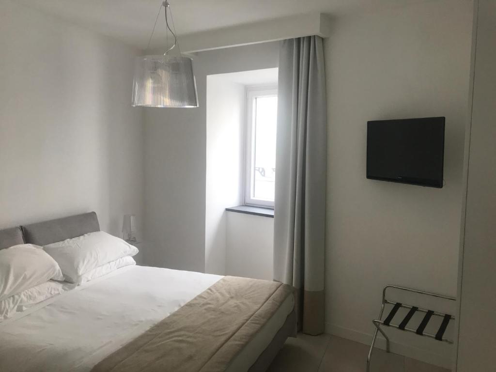 White 1903 room 6