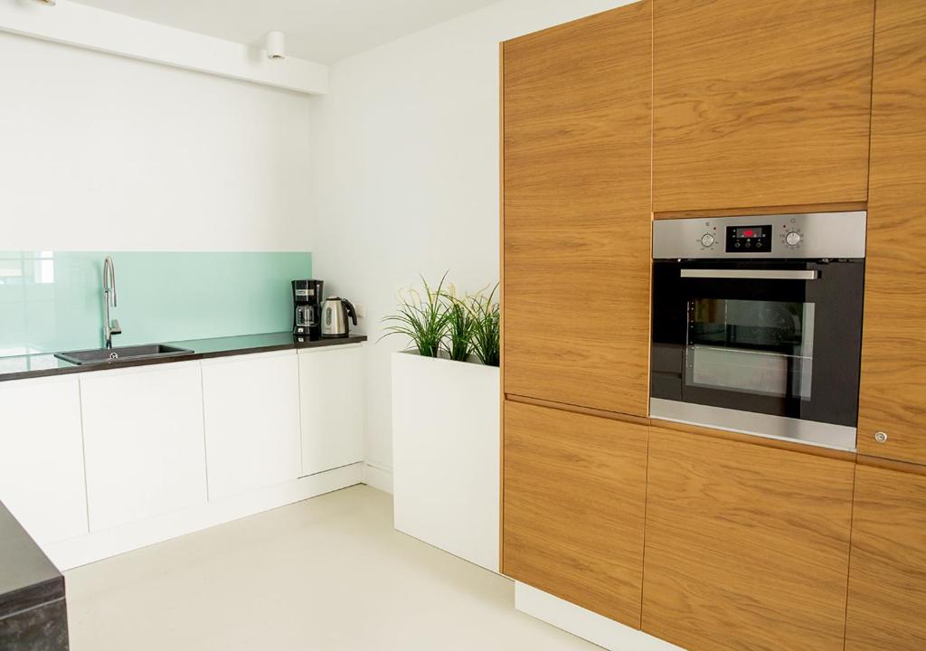 White harmony room 6