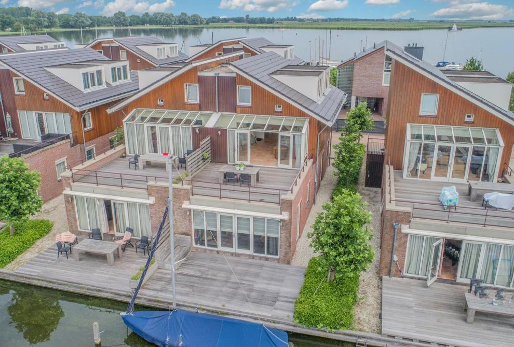 Wokke Apartment at the lake near Amsterdam room 1