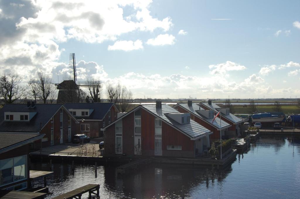 Wokke Apartment at the lake near Amsterdam room 3