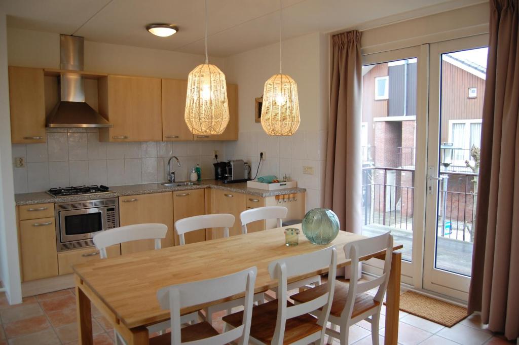 Wokke Apartment at the lake near Amsterdam room 6