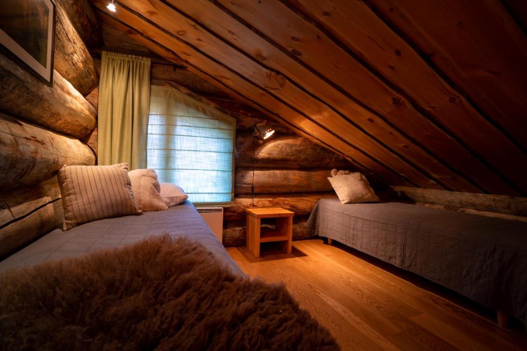 Saaruantähti Cottage room 2